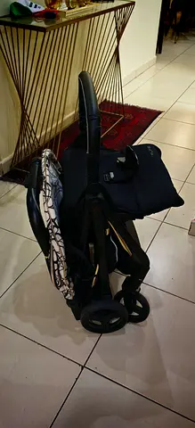 Compact and Convenient Stroller for Easy Travels