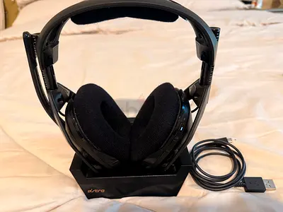 Astro A50 wireless headphones / like new