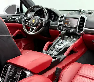 2016 Porsche CAYENNE — миниатюра 11