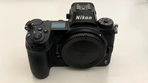 Nikon Z6 Mirrorless Camera Body in Excellent Condition With battery Grip