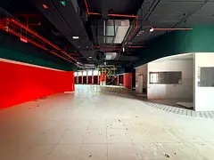 BIG SHOP I SEMI-FITTED I GOOD LOCATION