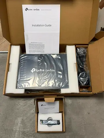 TP-Link Omada 10-Port Gigabit Smart Switch with 8-Port PoE+ / GPON ONU SFP