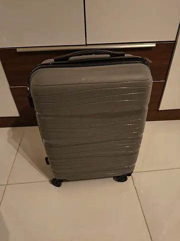 Travel-Ready Grey Spinner Suitcase, cabin size
