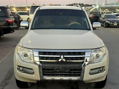 Pajero Mitsubshi 2016 white color GCC calen car