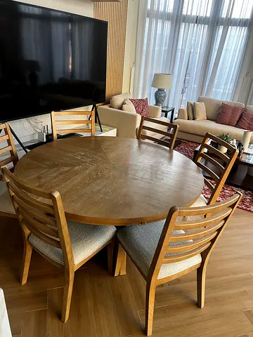 Elegant Round Dining Table with 6 Chairs maliyasian wood