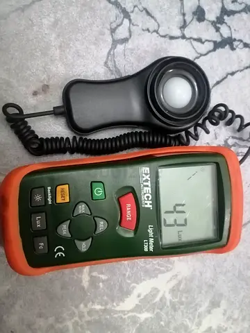 جهاز قياس الضوء lights meter