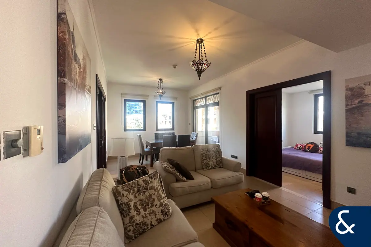 Corner Unit | Burj View | Study Room
