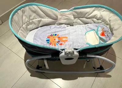 Baby bassinet / rocking chair