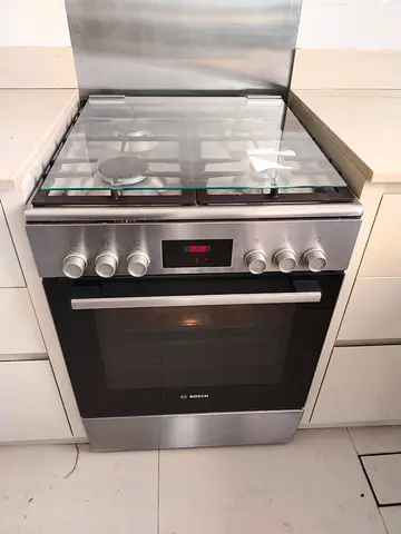 Bosch Top 4 Burner Gas With OVEN Electric Cooker Range. Latest Model