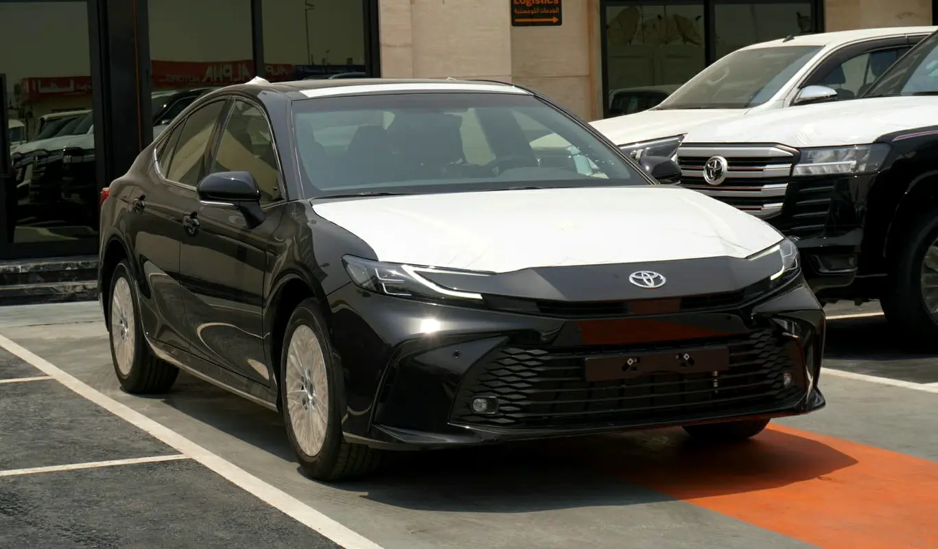 Toyota Camry 2026 — photo 1 of 13