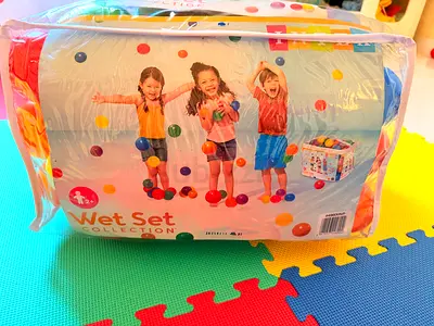 Intex 100 piece ball