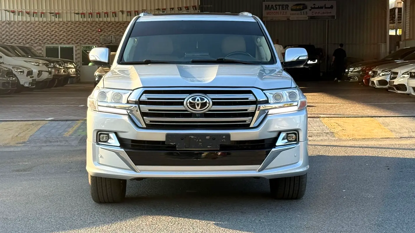 Toyota Land Cruiser 2009 — photo 1 of 7
