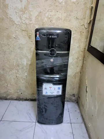 Bottom load water dispenser
