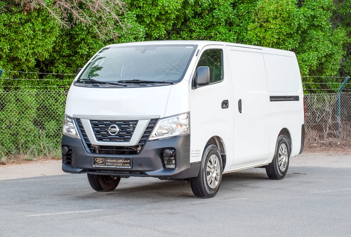 Nissan Urvan 2022 — photo 1 of 15