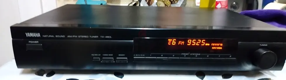 Yamaha TX-480L Natural Sound AM/FM Stereo Tuner.