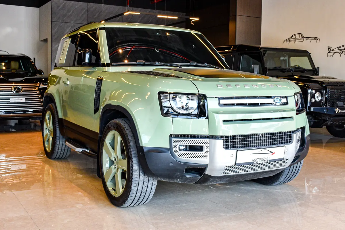 Land Rover Defender 2023 — photo 1 of 18
