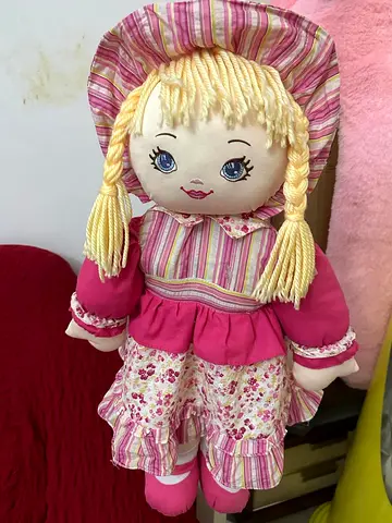 دمى وحيوانات محشوة للأطفال