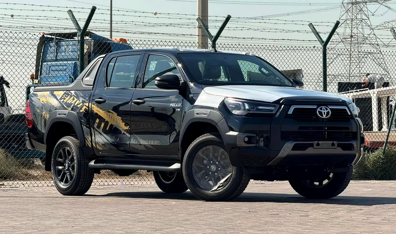 Toyota Hilux 2026 — photo 1 of 13