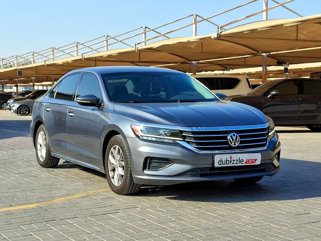Volkswagen Passat 2020 — photo 1 of 14