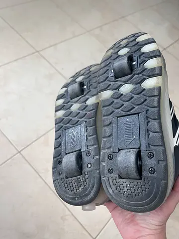 Rolling shoes