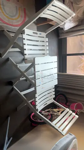 كرسي وطاوله