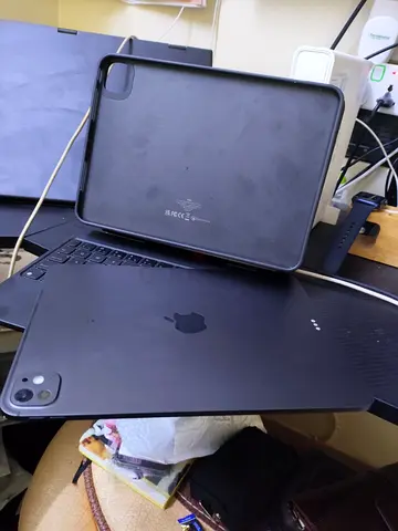 IPAD Pro 11 inch M4 with Magic Keyboard