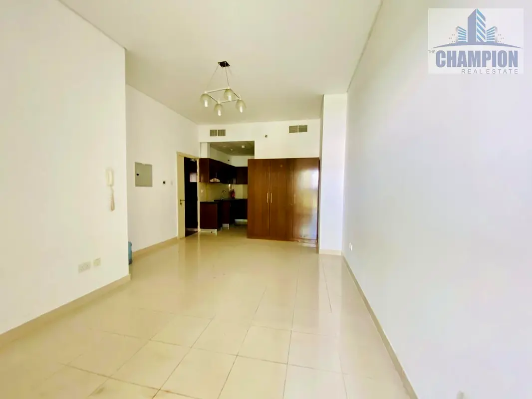 Spacious Studio | Balcony | Prime Location