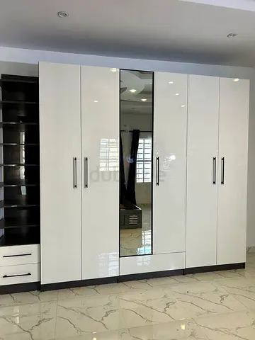 Stylish Modern Wardrobe with Mirror