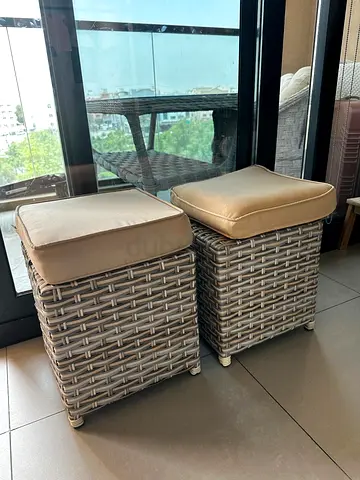 Garden Outdoor Furniture Dining 7-Seater Set Sofa Armchairs Table and 2 Ottoman cubes

Age: Several