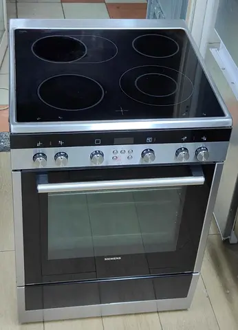 Siemens new model stove ceramic electric top 4 hobs 60by60 cm size  excellent condition perfect