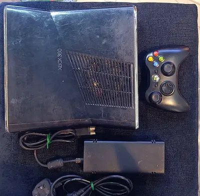 Microsoft Xbox 360 Console with Controller