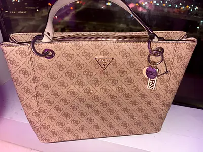 Stylish Guess Handbag for Sale!