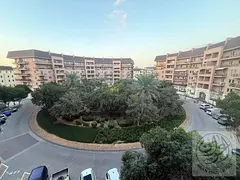 Amazing Large Studio Green Roundabout View