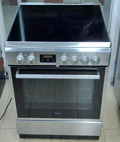 Whirlpool stove ceramic electric top 4 hobs 60by60 cm size  Excellent condition perfect working