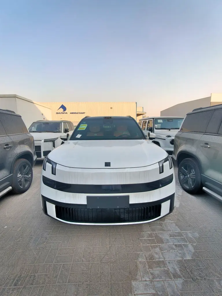 Lynk & Co 900 2025 — photo 1 of 9