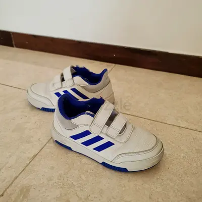 Adidas Stylish Blue and White Sneakers for Kids (EU 33)