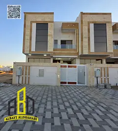 Villa for rent opposite a park, close to all services, featuring an internal staircase. The villa is