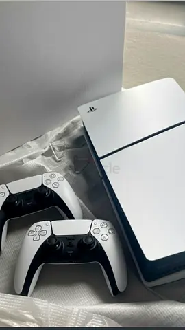 Sony PlayStation 5 Console with DualSense Controllers. جهاز سوني بلاي ستيشن 5 مع وحدات تحكم DualSens