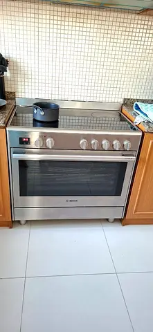 Bosch series 8 electric ceramic cooking range 5 hobs oven. Dual fan stove 90x60 JD sale