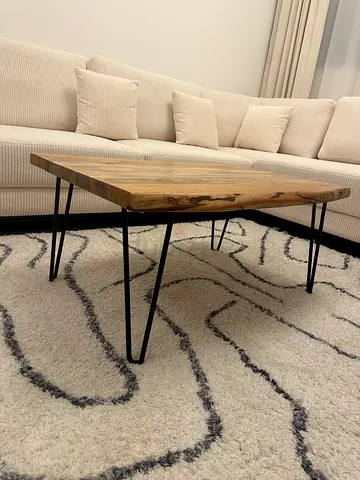 Stylish Wooden Coffee Table with Black Legs
