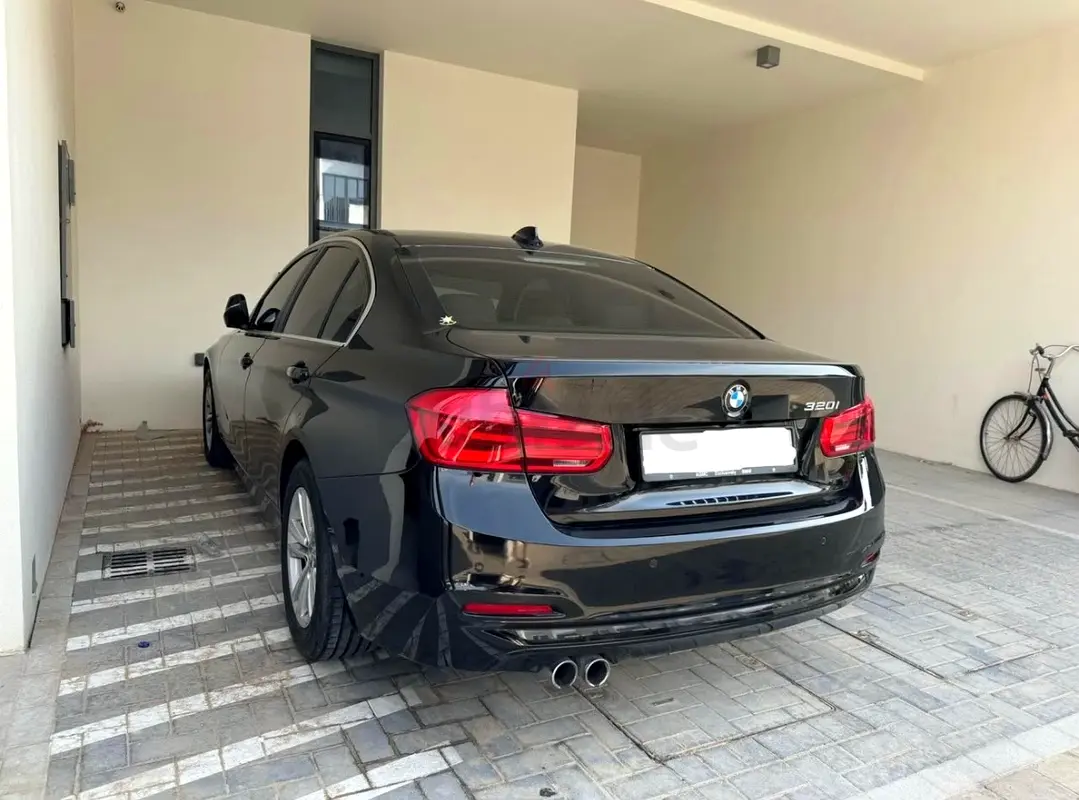 320i