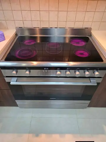 Siemens iq700 electric ceramic cooking range 90/60 for Sale, free delivery installation also