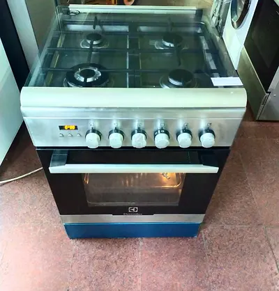 Electrolux Top 4 Burner Gas With OVEN Electric Cooker Range. 60cm