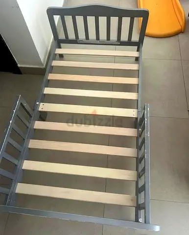 Comfortable Baby Crib with Mattress