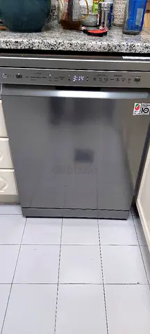 LG Quad wash Steam Dishwasher Stainless Steel place Setting 14 Number Color Silver Model DfB42FP Num