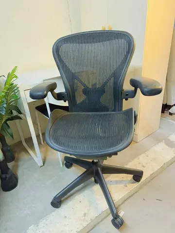 Herman miller Aeron size  C fully loaded