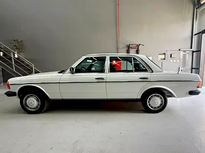 1985 Mercedes-BENZ E-CLASS — фото 8