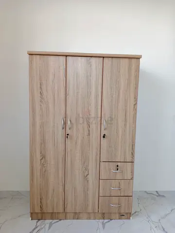 Stylish Wooden Wardrobe with Drawers