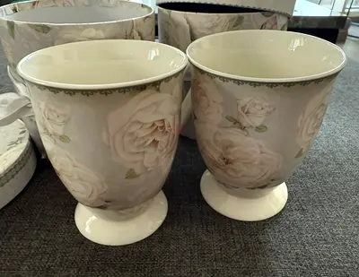 Two cups in a gift box