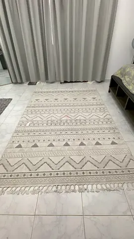 Stylish Modern Area Rug with Geometric Patterns